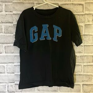 4/$20 gap size T-shirt size boys 6-7, blue and black classic logo